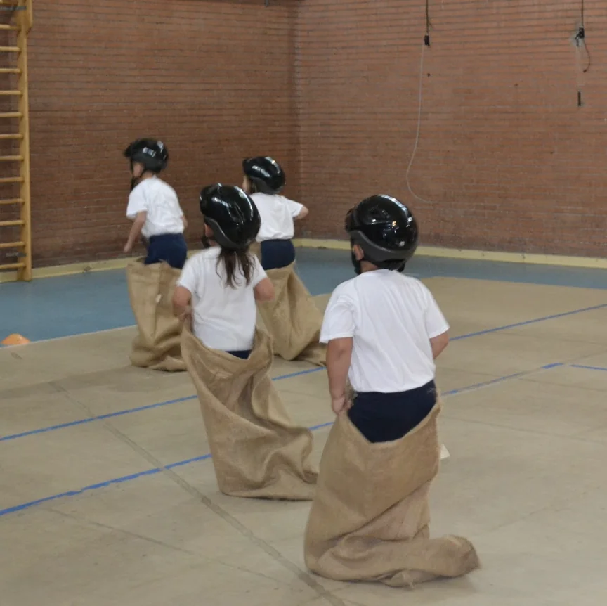 Giochi popolari per bambini al Palio di Cave